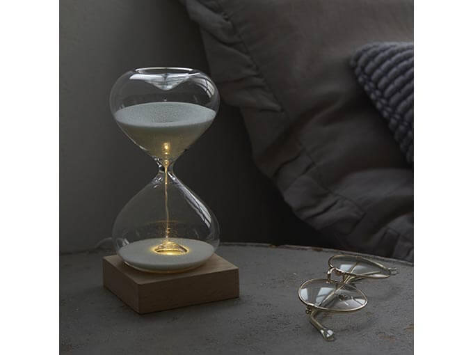 LED点灯で幻想的なムードになる15分砂時計