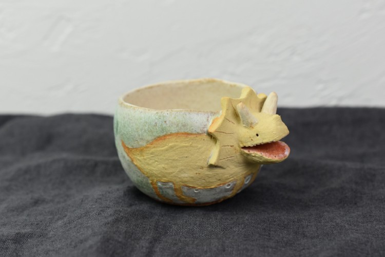 ほっこり心まで温まる♪かわいいハンドメイドのトリケラトプスカップ