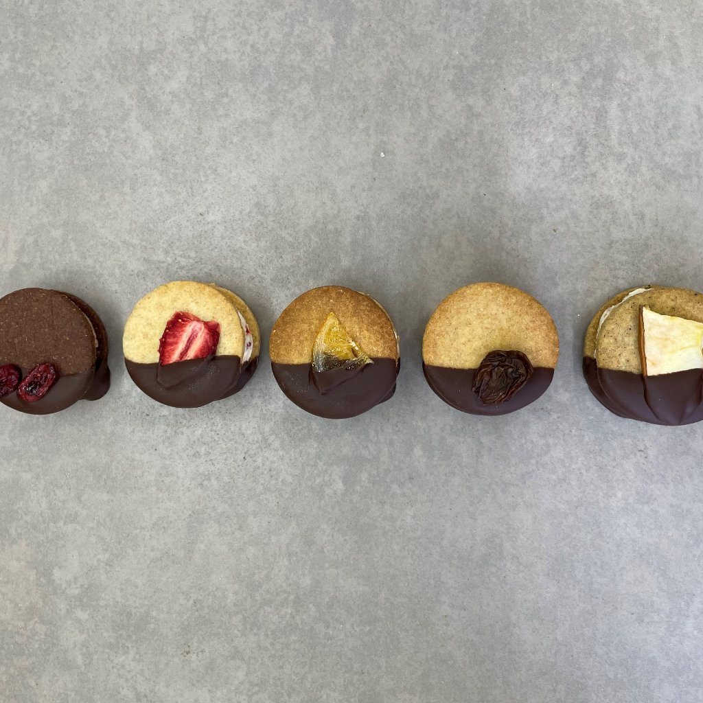 冬だけの味！贅沢チョコがけフルーツバターサンド
