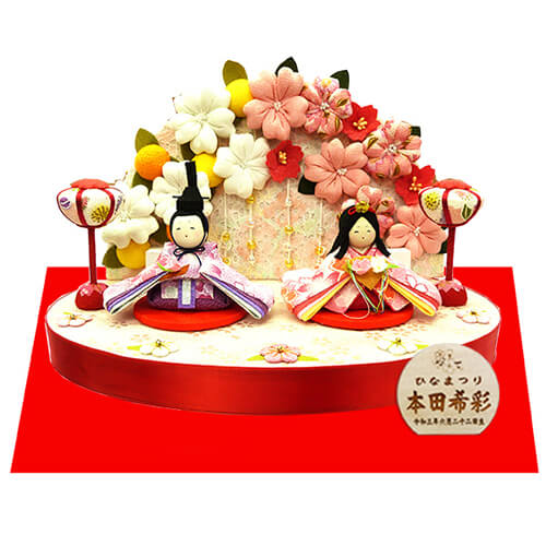 コンパクトなのに華やか！ちりめん細工の雛人形