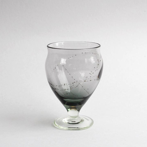 シックな雰囲気が◎秋の夜空のようなソーダグラス 