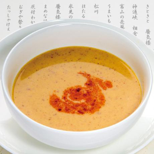 蟹の濃い旨味が広がる！紅ずわい蟹のクリームスープ