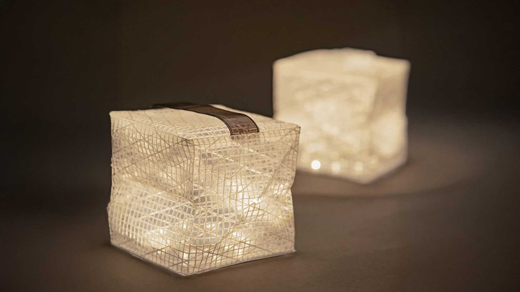 インテリアとしても活躍するオシャレなソーラーランタン