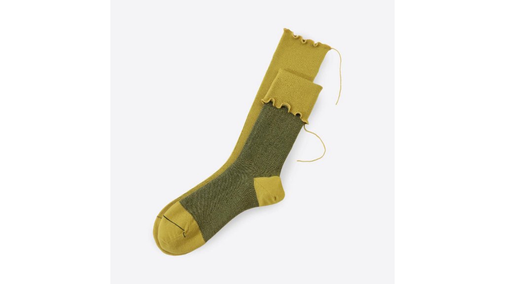 医療用サポーターをヒントに作られた耐久性が高く暖かい靴下