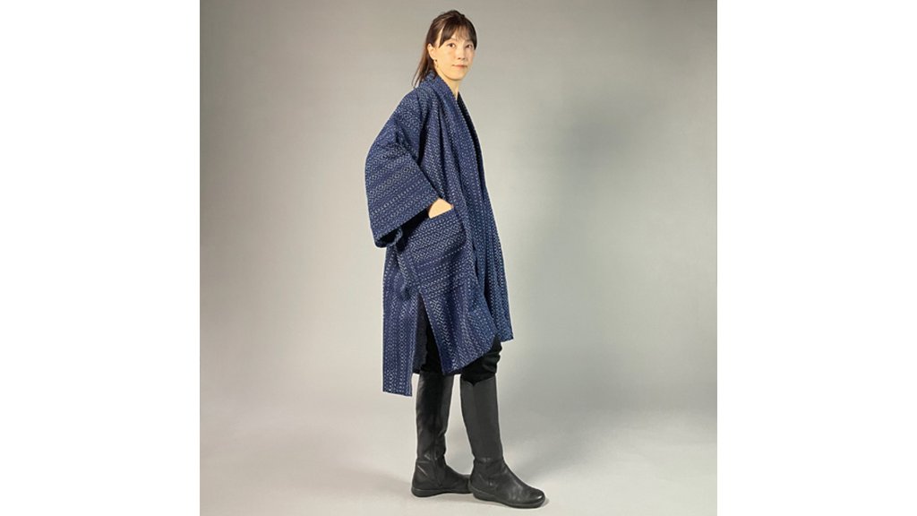 【男女兼用・羽織るだけでスタイルが決まる】藍染刺し子織り「羽織コート」紺地