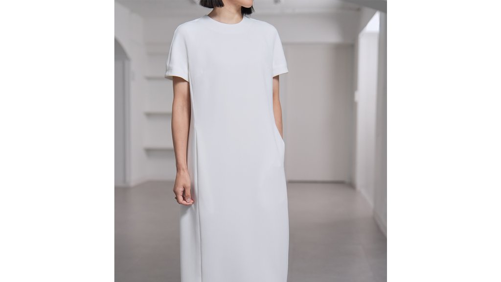 究極のシンプル＆エレガント。大人の余裕と機能性を兼ね備えたドレス“Manon White”
