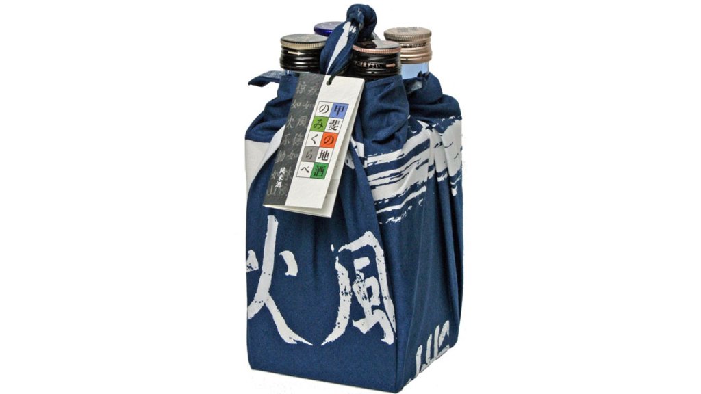 違う源泉の日本酒を1度に楽しめる。お試しにちょうど良いサイズの“甲斐の地酒　のみくらべセット”