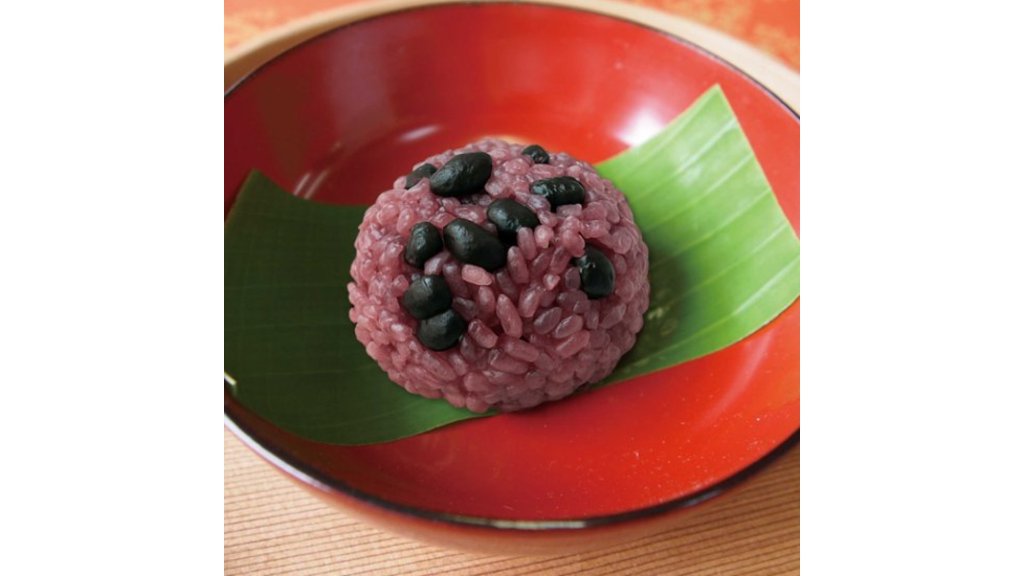 珍しい食材のオンパレード。自然薯料理の名店が作るお赤飯“筥崎とろろのお赤飯～むかご入り～”