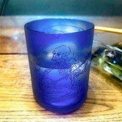 蕨硝子のロックグラスレビュー。「グラスなんて何でもいい」派のお酒好きスタッフが惚れた晩酌の贅沢感の画像