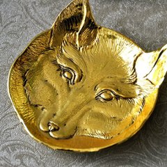 リアルな表情が愛らしい！動物をかたどった金属製のトレイの画像