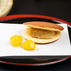 しっとりした皮と自然な甘さが魅力！旬を味わう栗どら焼きの画像