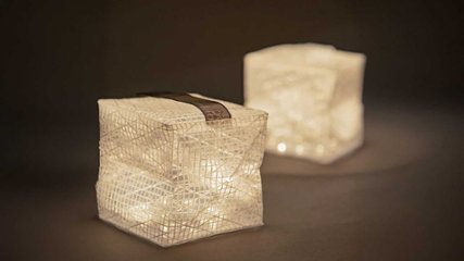 インテリアとしても活躍するオシャレなソーラーランタンの画像