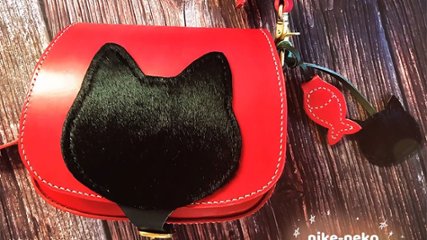 【上質レザー×猫モチーフ】小さいのに意外と入る軽やかショルダーバッグの画像
