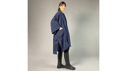 【男女兼用・羽織るだけでスタイルが決まる】藍染刺し子織り「羽織コート」紺地の画像
