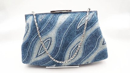 伝統工芸の風雅な藍を手元に。凛とした存在感を放つこだわりの“ビーズ刺繡バッグ”の画像