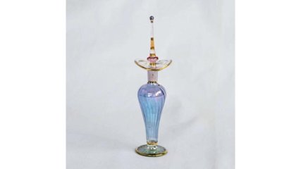 物語を思わせる艶っぽいデザイン。古代の王族と同じ体験ができる“エジプト製香水瓶”の画像