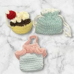 手編み 小物入れ 3点セット プリンモチーフ 巾着 ミニバッグ ハンドメイド かぎ針編み スイーツモチーフ 小物ポーチ かわいい 編み物雑貨 小物収納 インテリア雑貨 ギフト プレゼントの画像