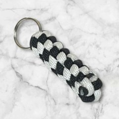 パラコード キーホルダー ブラック ホワイト 編み込み ハンドメイド キーリング アウトドア メンズ レディース おしゃれ シンプル かっこいい バッグアクセサリー リュック キーケース プレゼント 画像