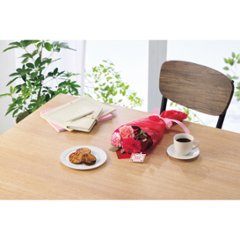 【母の日専用】母の日花束とザ・スウィーツ　キャラメルサンドクッキーのセット商品のお届け期間：5.6(水)～5.10(日)。5月6日以降のご注文は「遅れてごめんね」対応となります。画像