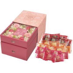 【母の日専用】スイーツ＆フラワーＢＯＸ　銀座プチガトー商品のお届け期間：5.6(水)～5.10(日)。5月6日以降のご注文は「遅れてごめんね」対応となります。の画像