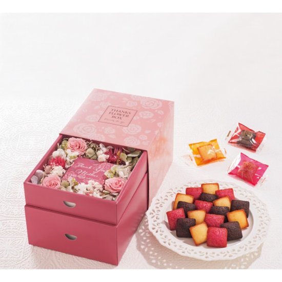 【母の日専用】スイーツ＆フラワーＢＯＸ　銀座プチガトー商品のお届け期間：5.6(水)～5.10(日)。5月6日以降のご注文は「遅れてごめんね」対応となります。画像