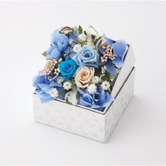 【母の日専用】オルゴール付きボックスフラワーアレンジメント（シンデレラ）商品のお届け期間：5.6(水)～5.10(日)。5月6日以降のご注文は「遅れてごめんね」対応となります。画像