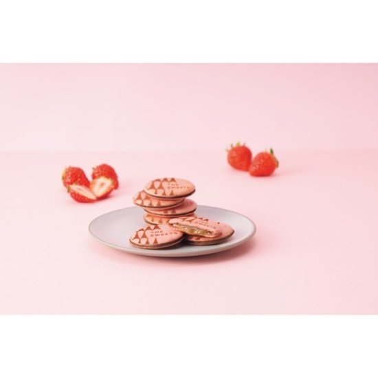 【母の日専用】ザ・スウィーツ　苺キャラメルサンドクッキー（１２個）商品のお届け期間：5.6(水)～5.10(日)。5月6日以降のご注文は「遅れてごめんね」対応となります。画像