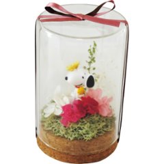 【母の日専用】スヌーピーテラリウムＨＵＧ（プリザーブドフラワー）商品のお届け期間：5.6(水)～5.10(日)。5月6日以降のご注文は「遅れてごめんね」対応となります。の画像