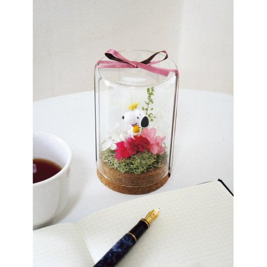 【母の日専用】スヌーピーテラリウムＨＵＧ（プリザーブドフラワー）商品のお届け期間：5.6(水)～5.10(日)。5月6日以降のご注文は「遅れてごめんね」対応となります。画像