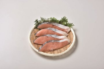 【北海道直送】 三協水産 北海道日高沖　船上活〆桜鱒切身と秋鮭切身 【全国送料込】(沖縄・離島除く)画像