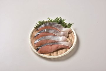 【北海道直送】 三協水産 北海道日高沖　船上活〆桜鱒切身と秋鮭切身 【全国送料込】(沖縄・離島除く)画像