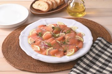 【北海道直送】 三協水産 「生仕立て」船上活〆桜鱒スモークサーモン 【全国送料込】(沖縄・離島除く)画像