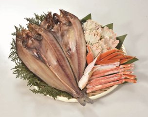 【北海道直送】 カネサン佐藤水産 真ほっけ開き・ボイルずわいがにセットR 【全国送料込】(沖縄・離島除く)の画像