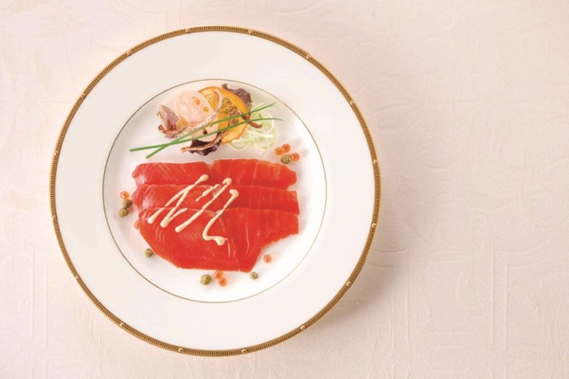 【北海道直送】 王子サーモン 紅鮭スモーク姿切 (N)SSH55 【全国送料込】(沖縄・離島除く)画像