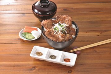 【北海道直送】 オリエンタルフーズ×なないろキッチン 北海道産豚丼4食セット（3種の香辛料付） 【全国送料込】(沖縄・離島除く)の画像