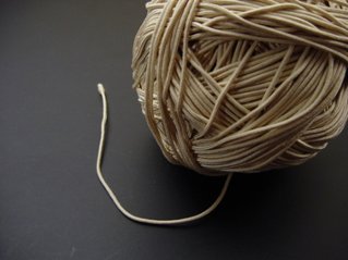数珠用正絹紐28番（ベージュがかった白）　1ｍ当たりの画像