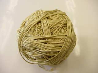 数珠用正絹紐28番（ベージュがかった白）　1ｍ当たり画像