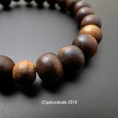 数珠ブレス素びき（縞）栴檀（せんだん）9mm玉画像