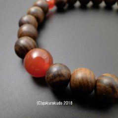 数珠ブレス 主玉（おもだま）栴檀（せんだん）9mm玉、メノウ入り画像