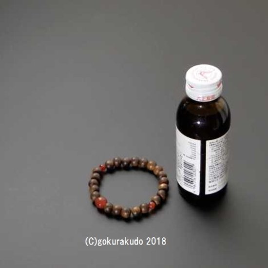 数珠ブレス 主玉（おもだま）栴檀（せんだん）9mm玉、メノウ入り画像