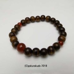 数珠ブレス 主玉（おもだま）栴檀（せんだん）9mm玉、メノウ入り画像