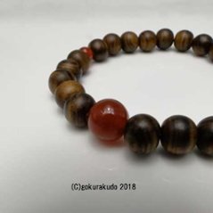 数珠ブレス 主玉（おもだま）栴檀（せんだん）9mm玉、メノウ入り画像