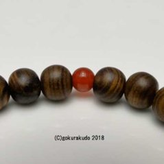 数珠ブレス 主玉（おもだま）栴檀（せんだん）9mm玉、メノウ入り画像