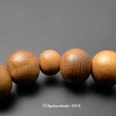 数珠ブレス 総白檀 主玉10mm玉画像