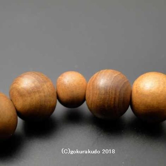 数珠ブレス 総白檀 主玉10mm玉画像