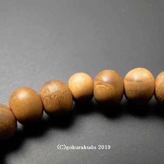 数珠ブレス 総白檀 主玉(おもだま)6mm 紫梵天付き画像