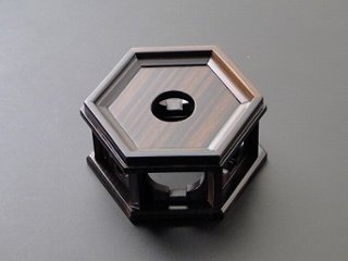 六角りん台　黒檀製　３寸の画像