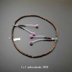 数珠 真言宗 主玉(おもだま)栴檀、(親・四天・つゆ)翡翠入り 尺 藤色菊房の画像