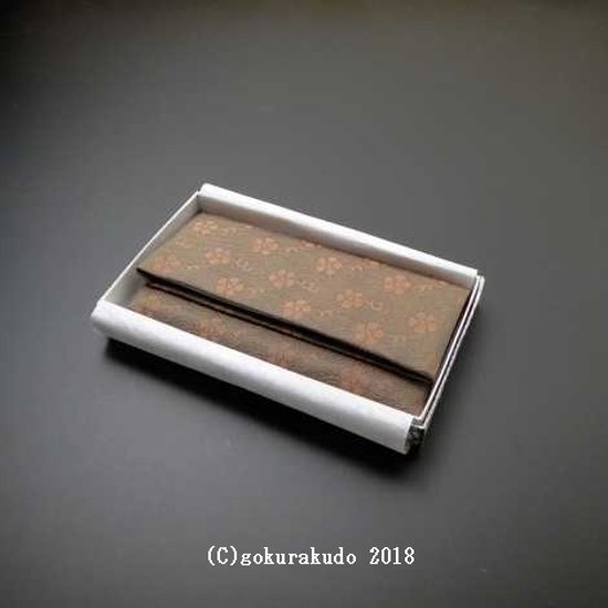 数珠入れ 正絹 名物裂 波に梅鉢（濃い茶系色）画像
