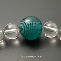 数珠ブレス 親・2天クリソーメノウ(親玉に般若心経彫り入り)、主玉透明水晶8mm、緑ゴム通し画像